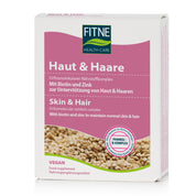 Eine Packung des Nahrungsergänzungsmittels fitne Nährstoffkomplex Haut & Haare mit deutsch-englischem Text, der Biotin, Zink und Mikronährstoffe für Haut & Haar hervorhebt. Die vegane Verpackung zeigt ein Bild von Samen.
