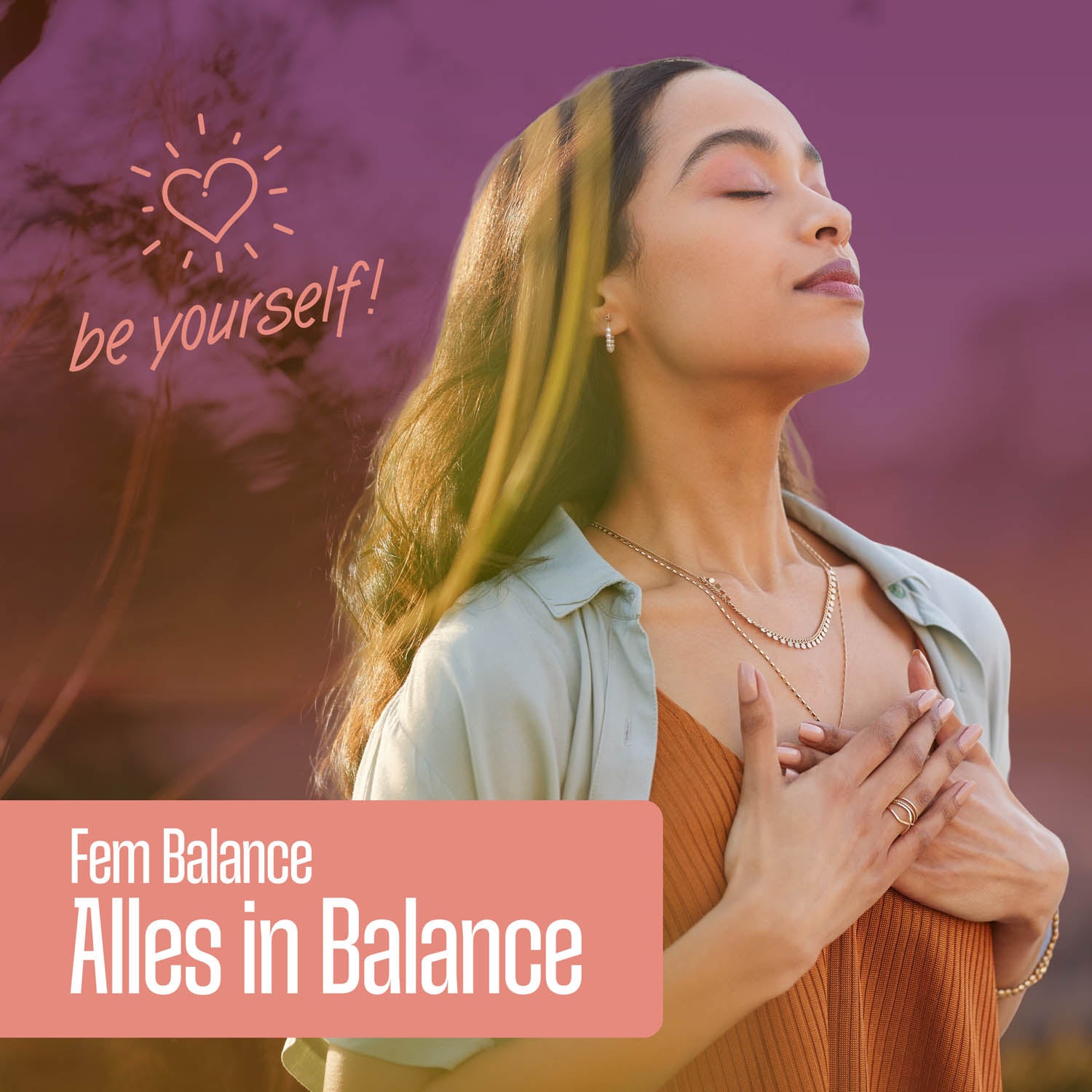 Eine Frau steht im Freien, hat die Augen geschlossen, die Hände auf der Brust und sieht friedlich aus. Der Text lautet "Sei du selbst!" mit einem Herzsymbol und "FemBalance by FITNE Health Care - hormonelle Balance & Nahrungsergänzung für Frauen" am unteren Rand.